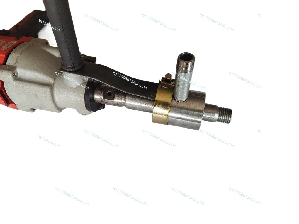 

Буровая установка для прокладки водопроводных труб, машина для укладки труб, устройство для подачи воды, устройство для повышения давления и увеличения расхода, способное пропускать сточные воды