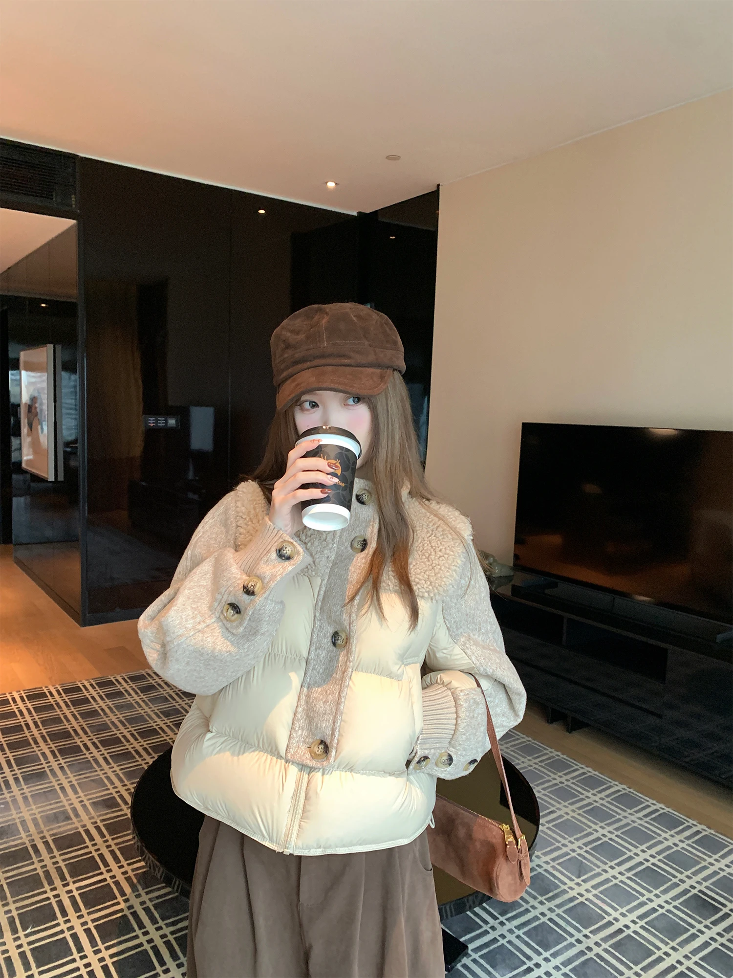 

Гарантированное тепло: Новая национальная куртка-пуховик с отделкой из овечьей шерсти, дизайн Kung Zhun Fan, ретро-стиль, короткое пальто для девочек