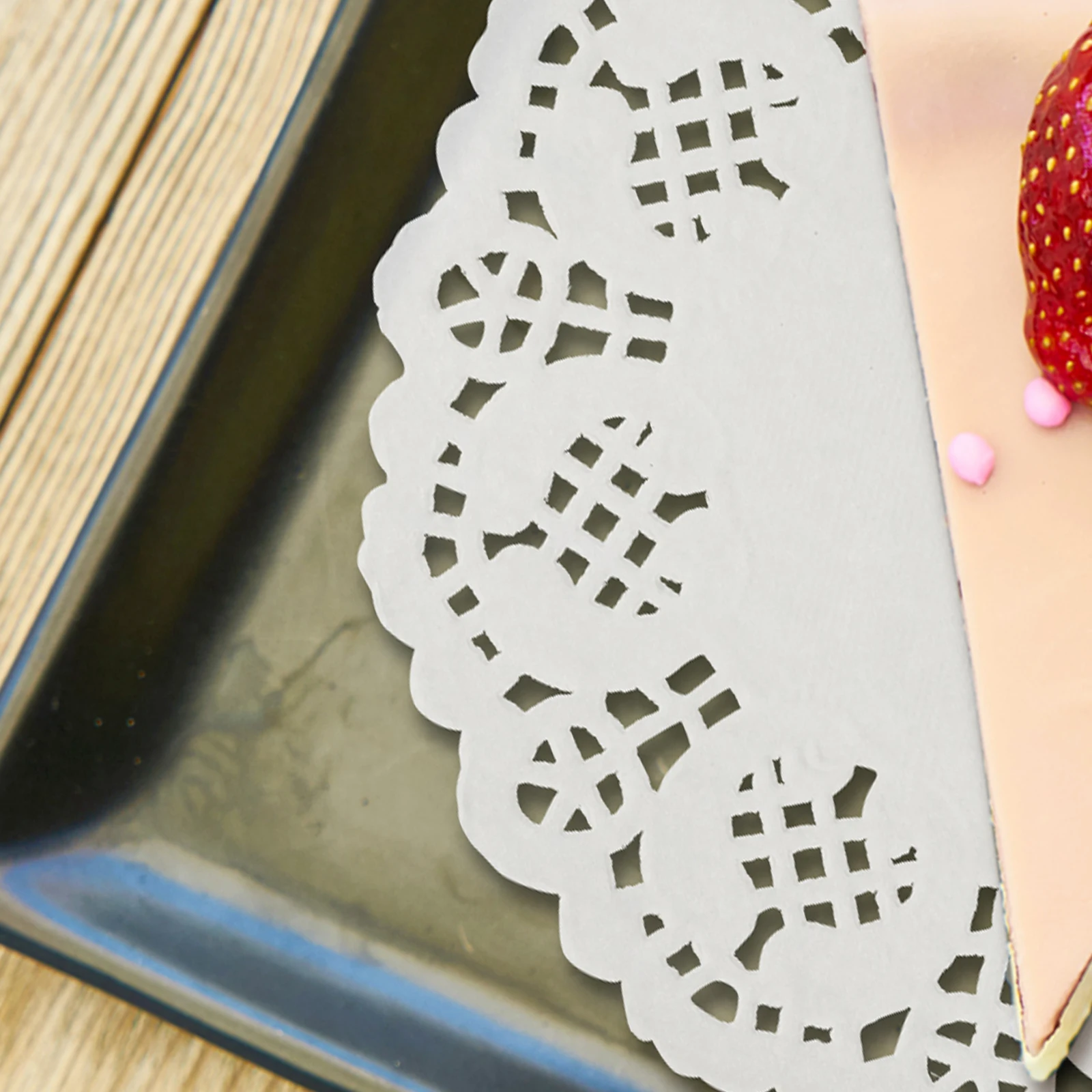 

420Pcs Cake Paper Lace Doilies Hollow Design Safe Useful Perfect Details Paper Doilies Party Table Mats Kitchen Baking Cake Pad