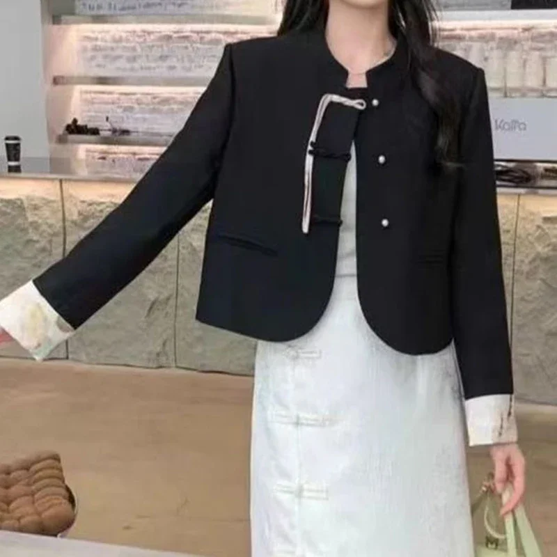 

French fashion temperament small fragrance coat women's spring autumn advanced design thin buckle Joker short coat. JJ695