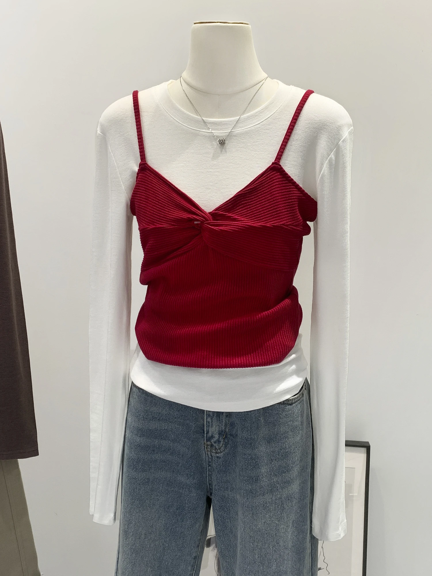 Red Strap White Inner Wear Base Shirt Two-Piece Set Women's Spring 2026 Slim Unique Beautiful Top Korean Style Long Sleeve