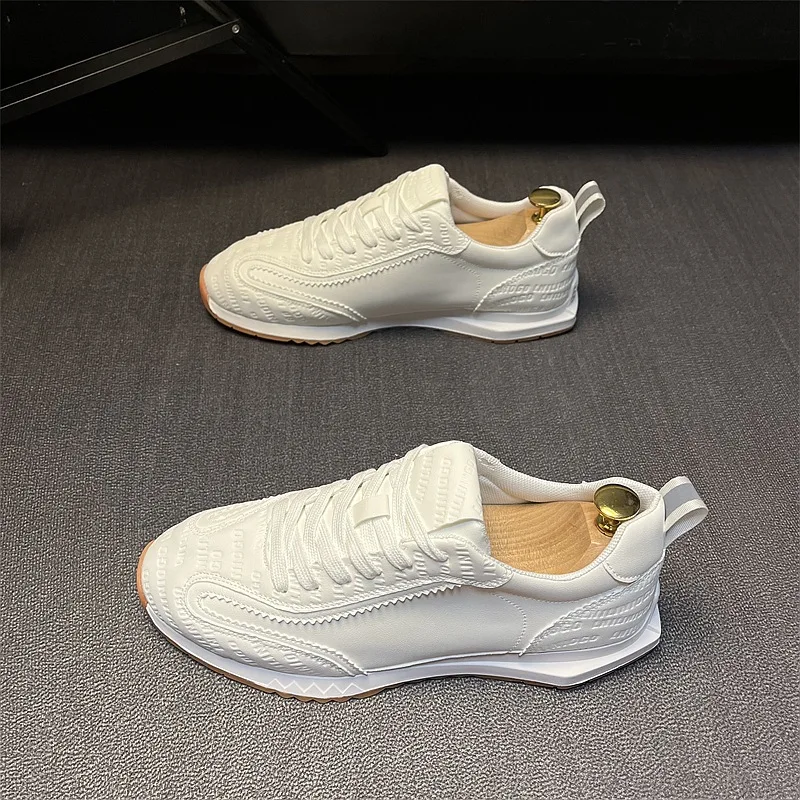 أحذية رجالية عصرية متعددة الاستخدامات ونعل وتر اللحم البقري، أحذية بيضاء للرجال، أحذية رياضية ترفيهية بنعل ناعم قابلة للتنفس