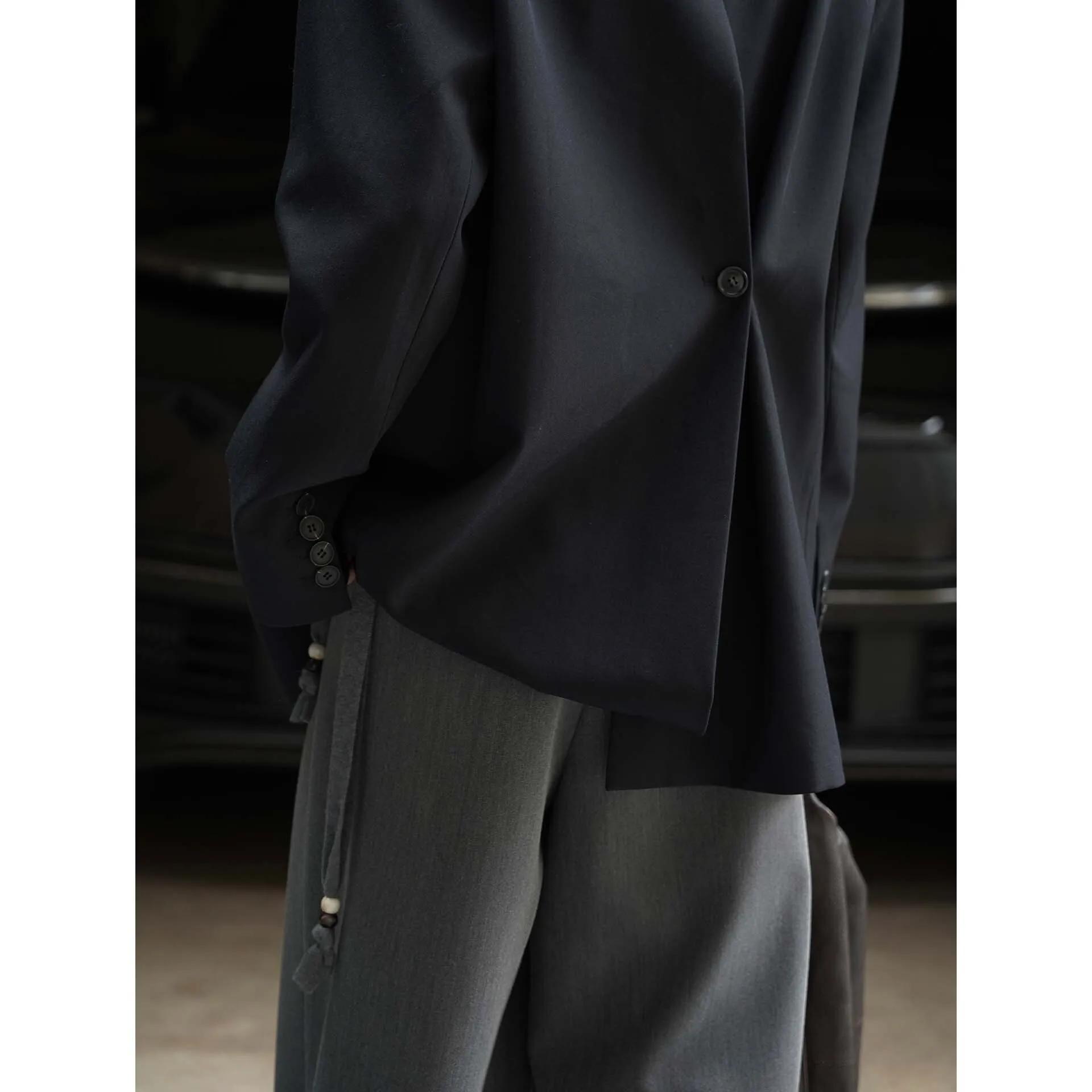 سترة شتوية غير متناظرة بفتحة أمامية وخلفية فضفاضة مناسبة للتخسيس للنساء #4