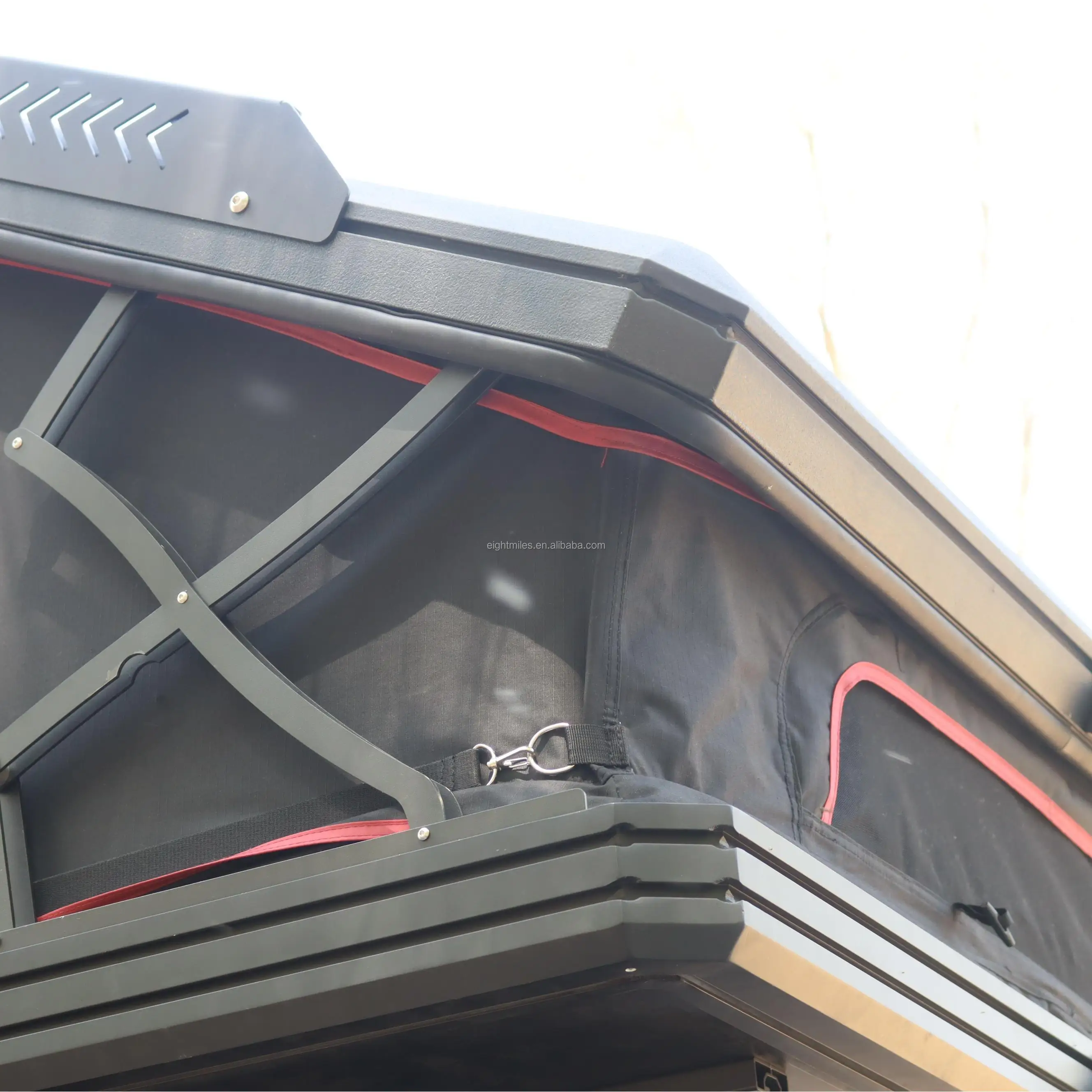OEM Chinese Customized Hard Shell Roof Top Tent Acrylic Crystal/Carbon Fiber Solar/Insulated Rooftop Triangle Car Tent Oxford