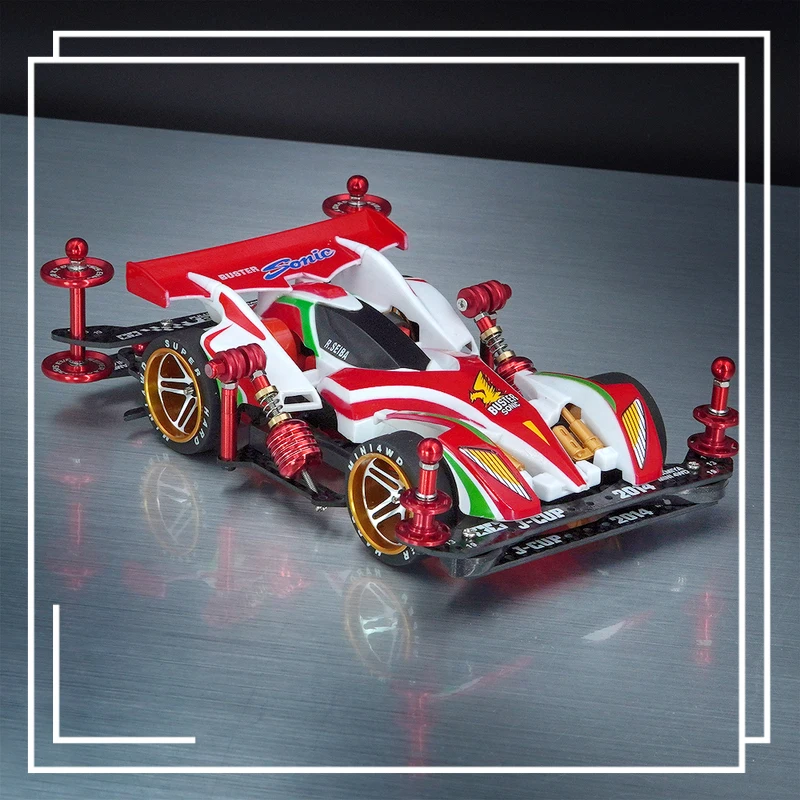 Mini samochód z napędem na cztery koła Rize, malowany, skaczący i biegnący, gotowy do jazdy, bez potrzeby montażu i instalacji.