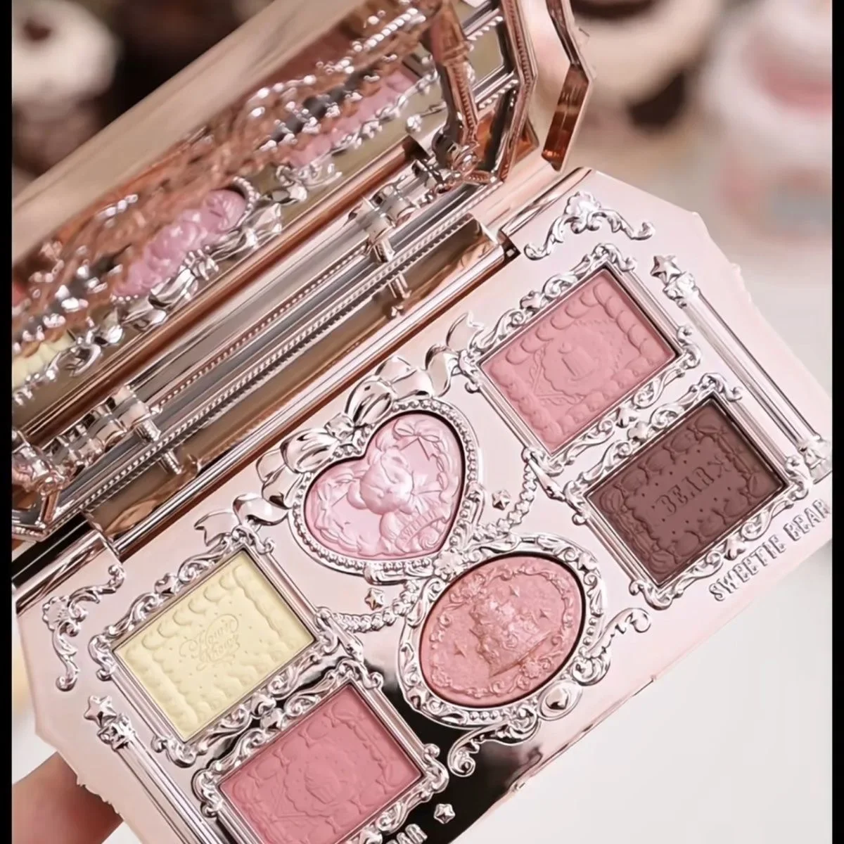 Flower Knows SWEETIE BEAR Tavolozza per trucco occhi altamente pigmentata Ombretti Kit regalo per cosmetici con finitura luccicante opaca a lunga durata