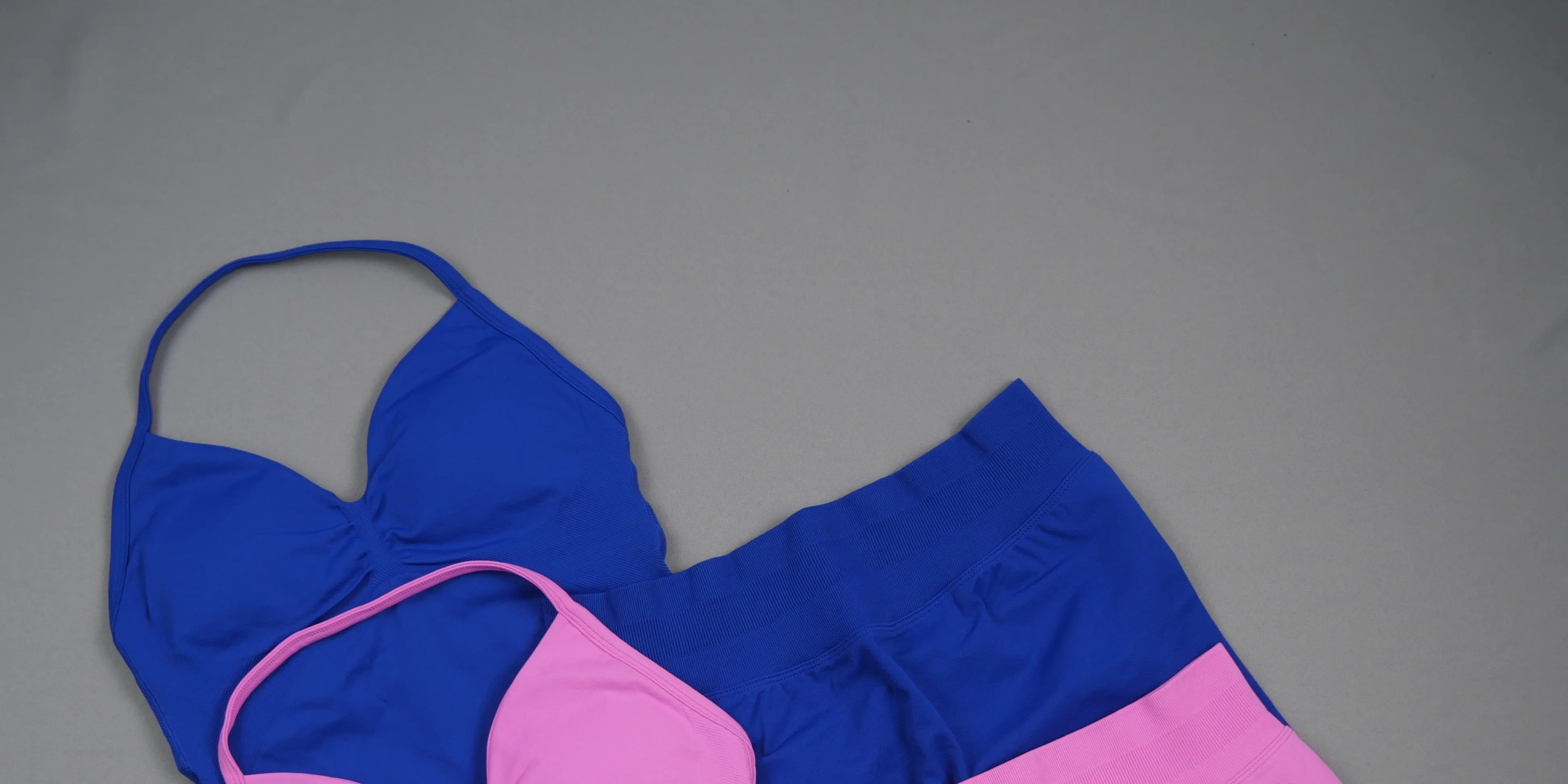 Nahtloses 2-Teiliges Sportset für Damen: Halter-Top mit Langem Schnitt, Hochgeschnittene Scrunch-Butt-Shorts, Schnelltrocknend, für Fitness und Workout – Detail 6