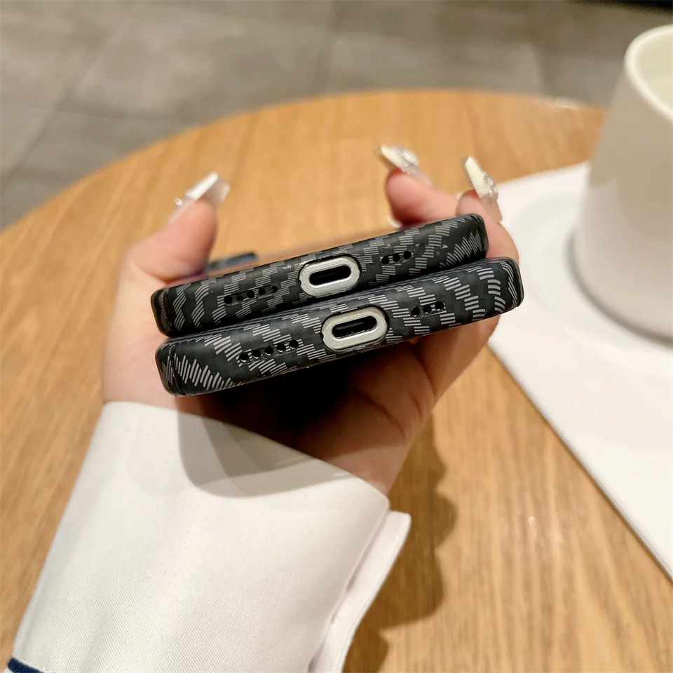 Funda de lujo con patrón de fibra de carbono Kevlar, magnética para Magsafe, para iPhone 11 12 13 14 15 16 17 Pro Max Plus, a prueba de golpes 4