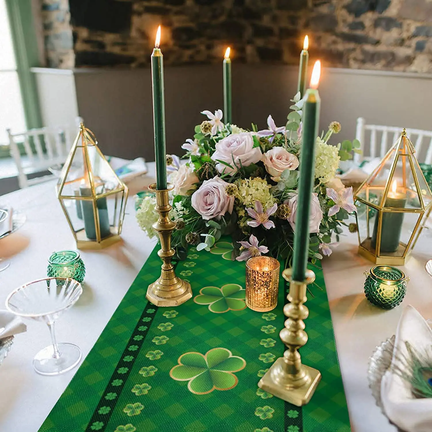 St.Patrick's Day Dining Tablecloth,Vintage Holiday Theme Gathering Party Table Decor Green Plaid Shamrock Table Runner