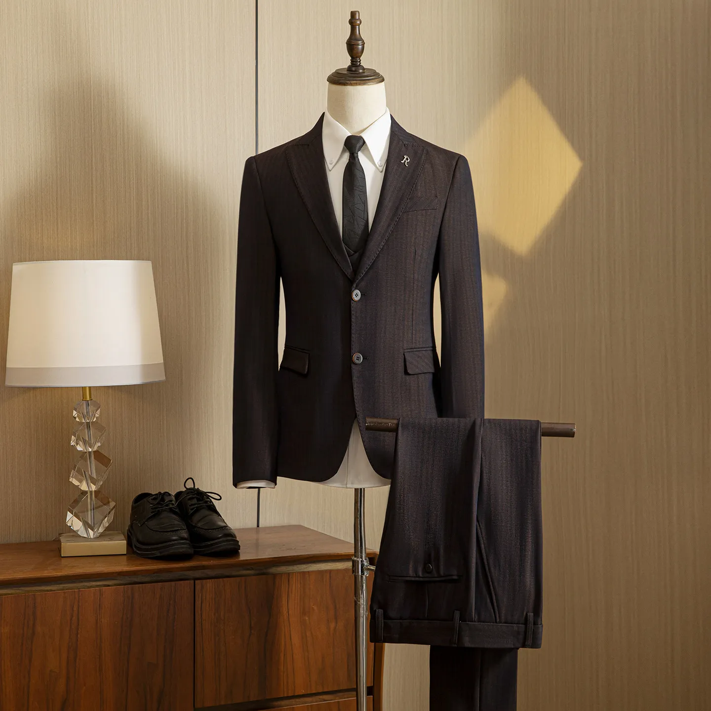 Men's Fashionable Stylish Casual Quality Wedding Party New Stripe Two-Button Groomsmen Wedding Suit Three-Piece Set