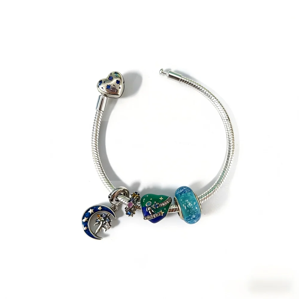 

Набор ювелирных украшений из серебра 925 пробы с цветными цирконами: подвески в форме сердца, бусины из муранского стекла «Звездное небо», кулон «Древо жизни» с луной. Подарок в коробке.