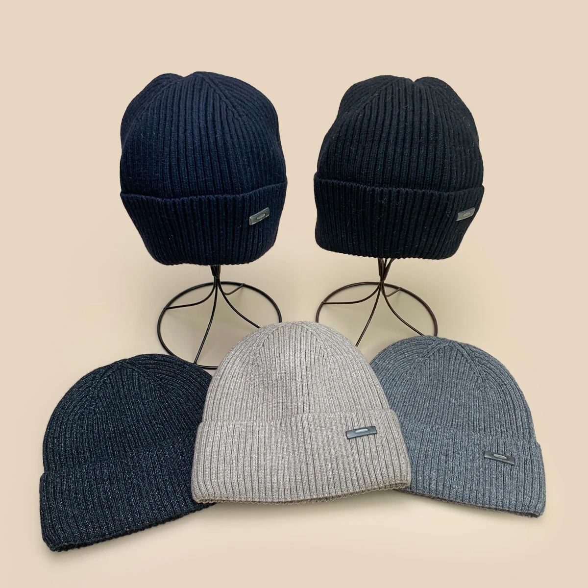 

Korean Simple Small Iron Label Knitted Hats New Men Women Couple Warm Retro Fashion Personal Outdoor Versatile Casual Beanies