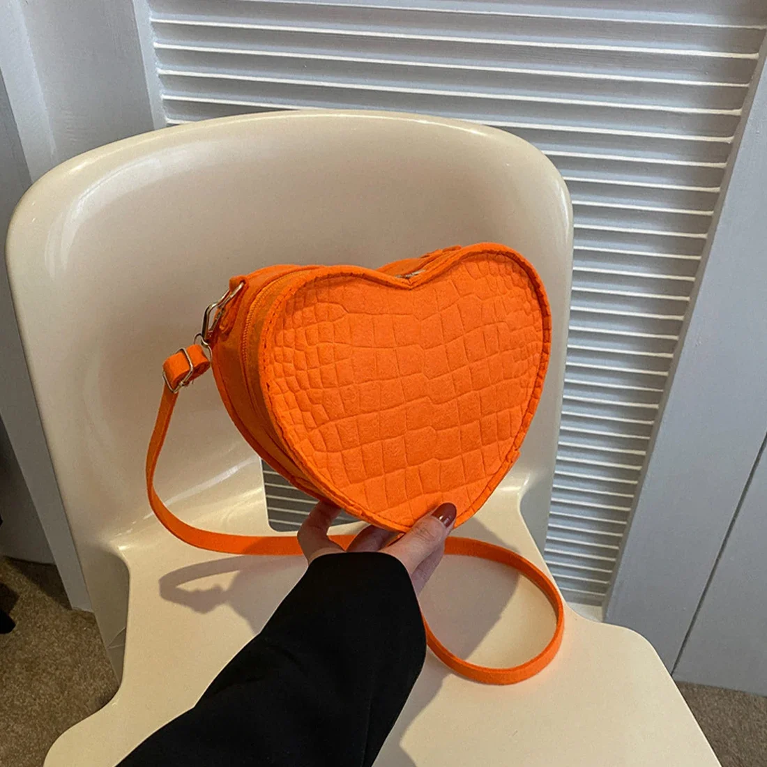 Fashion Solid Felt Shoulder Bag New Heart Shape Crossbody Bags For Women  Casual Ladies Handbags Designer Women Bags