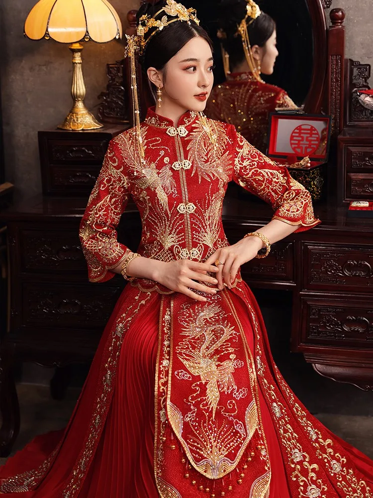 

New Chinese-style wedding attire for brides dragon and phoenix jackets gowns dresses