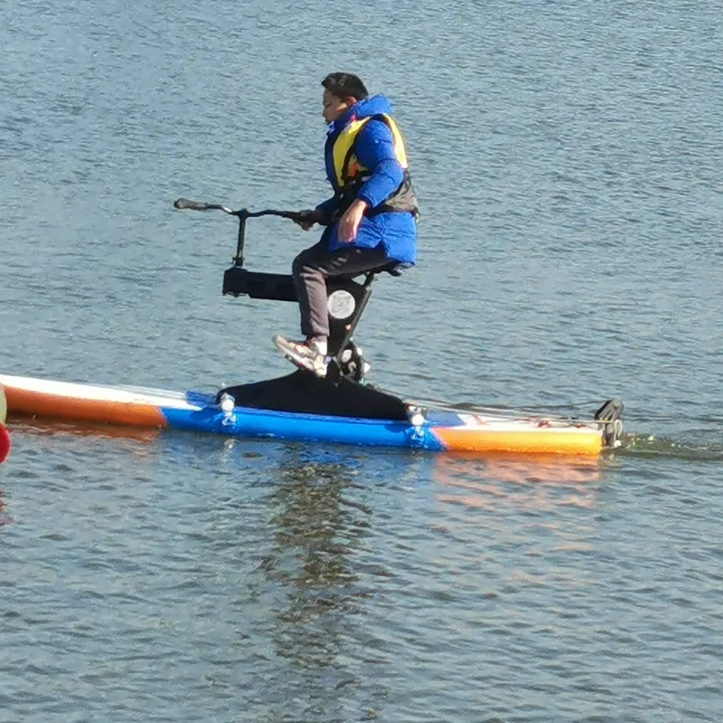 Bicicletta galleggiante regolabile in altezza commerciale della bici dell'acqua del parco acquatico di divertimento di nuovo arrivo