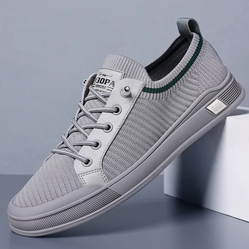 High-quality new fly-ribbed mesh shoes, breathable and lightweight, perfect for a single stride.  sneakers men