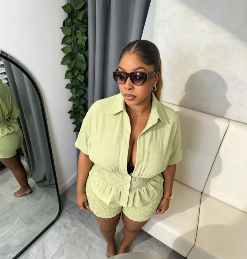 Afrikanisches Damen-Zweiteiler-Set: Kurzarm-Peplum-Shirt mit Rüschensaum und High-Waist-Shorts – Sommerliches Freizeit-Kombi-Outfit – Detail 25