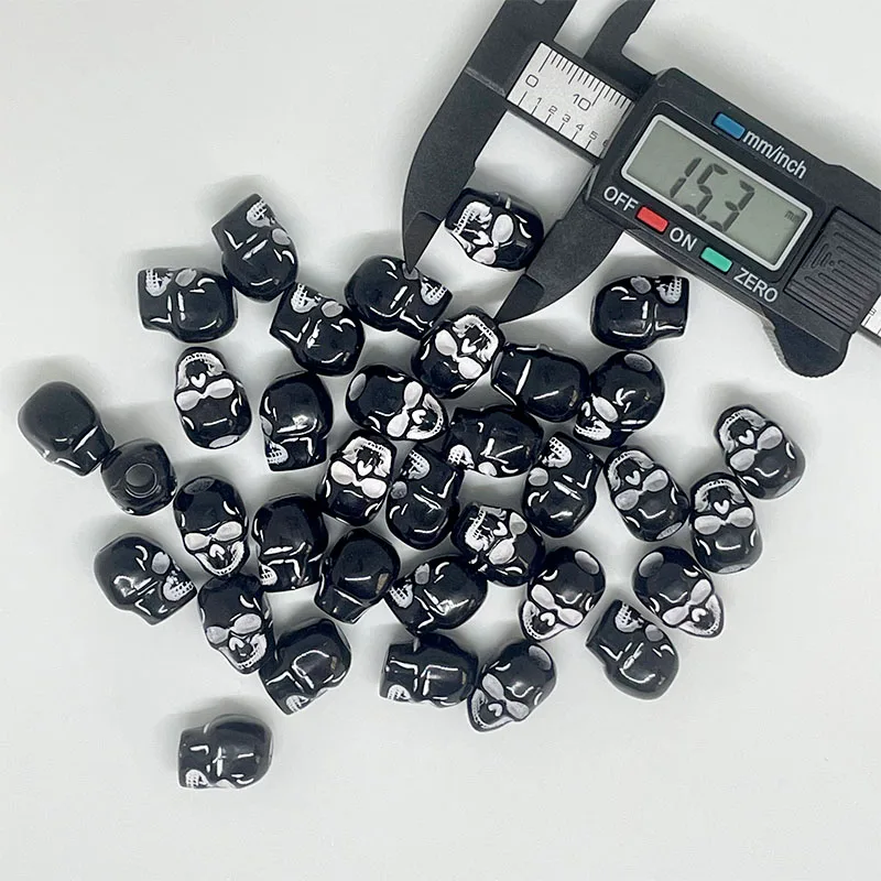 20pcs/Bag tiki hot sale Halloween Skull Beads Acrylic Material 4.8mm Big Hole Black White for DIY accessories Bracelet Necklace