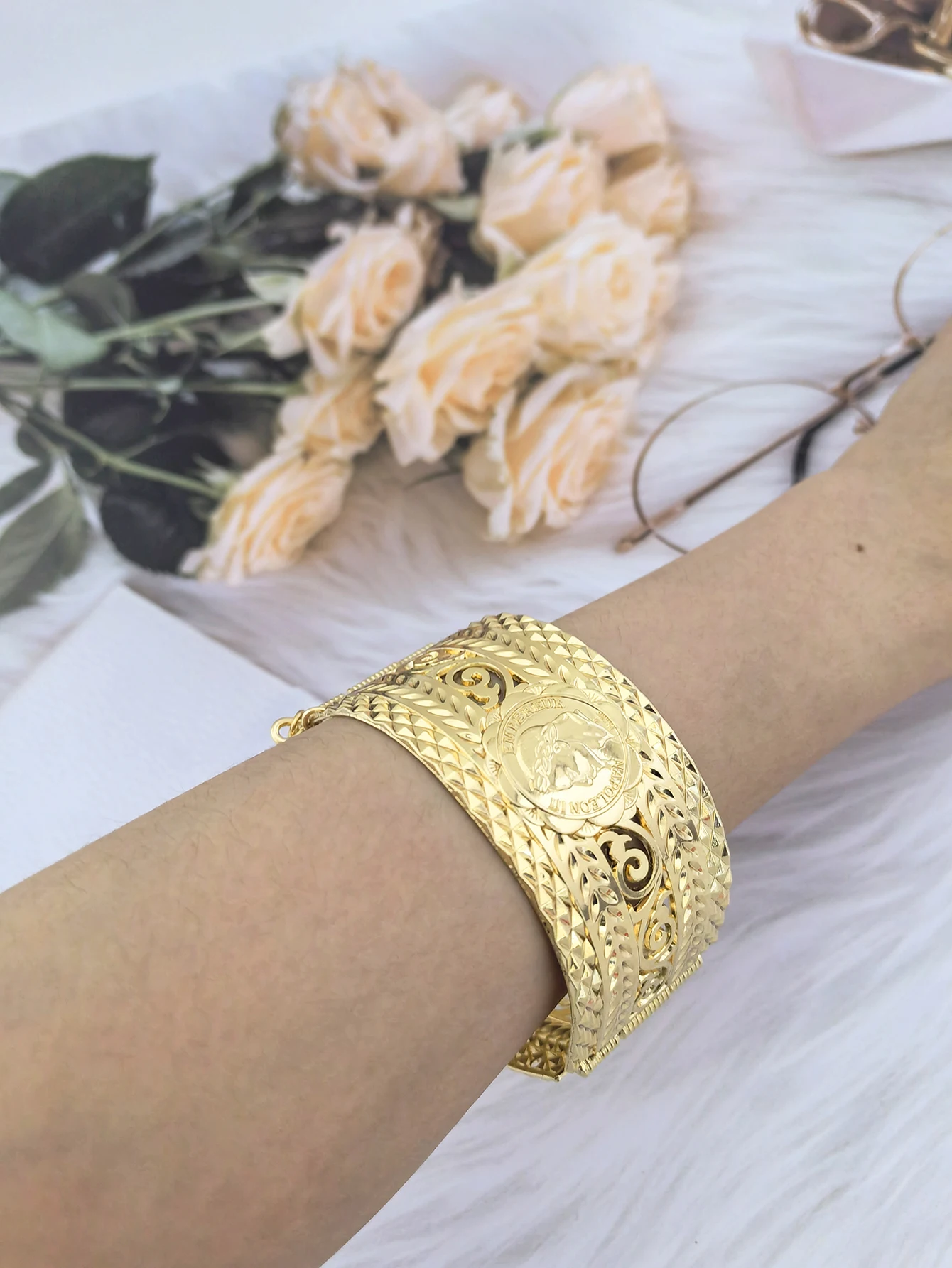 A Finely Engraved Alloy Bracelet Napoléon Figurines Alloy Bangle Bridal Jewelry Can Be Opened image 2
