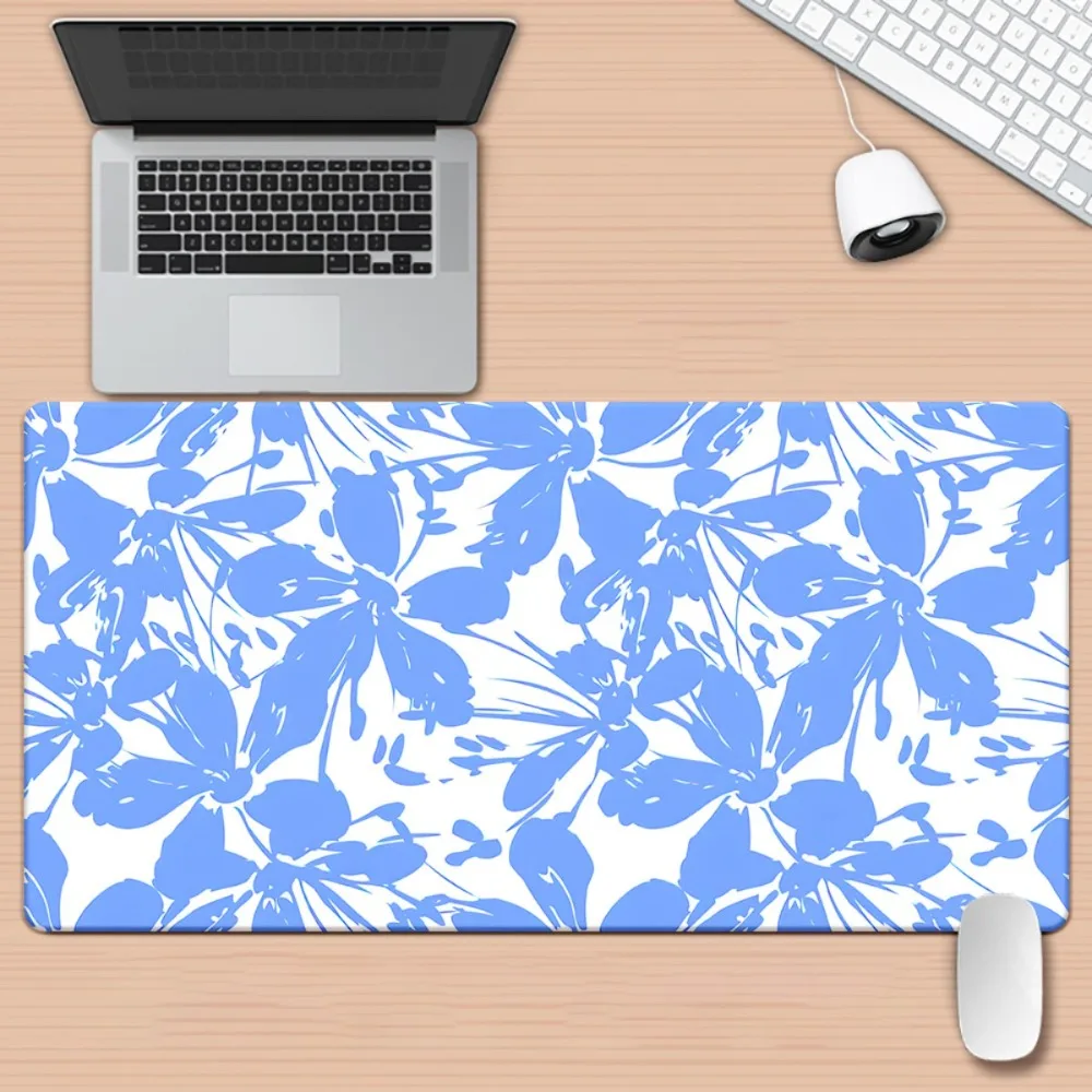 

Эстетичный синий коврик для стола с цветочным узором, минималистичный бело-синий удлиненный коврик для мыши, нескользящий коврик для стола для домашнего офиса