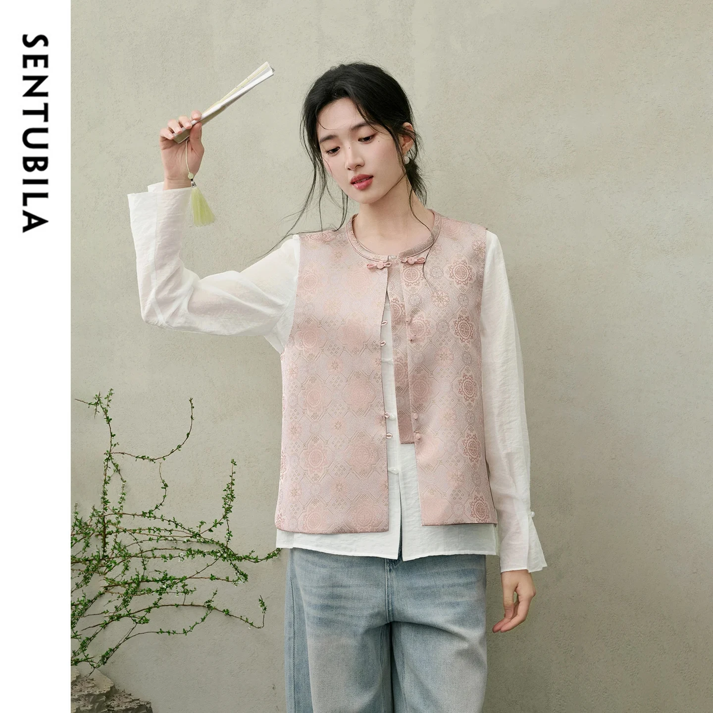 SENTUBILA Women's Chinese Style Vest 2026 Spring New Pink Round Neck Handmade Frog Button Satin Jacquard Loose Top 161JE6350