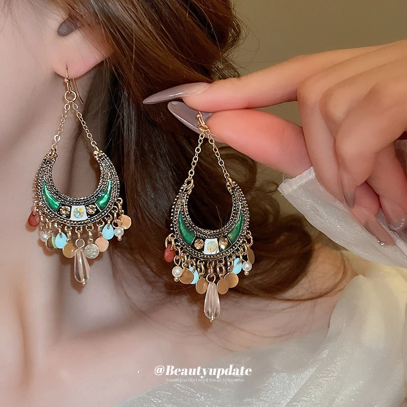Böhmischer Stil Bunte Mond-Pailletten-Quasten Ethnischer Stil Kreative Nischen-Mode Elegante Ohrringe Temperamentvoller Damenschmuck Geschenke