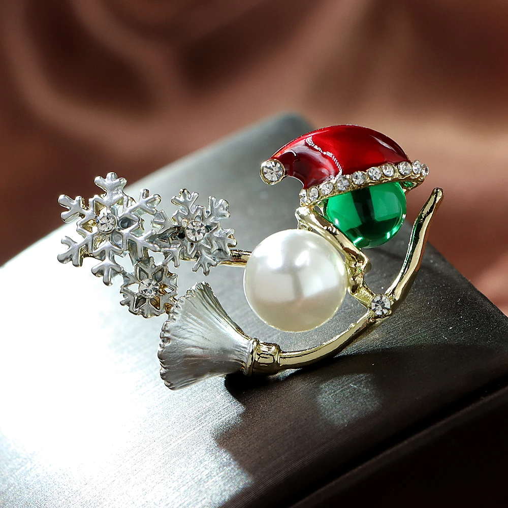 

CINDY XIANG Snowman Wearing A Christmas Hat Riding A Broom Brooch Pearl Pin Alloy Material Cartoon Jewelry
