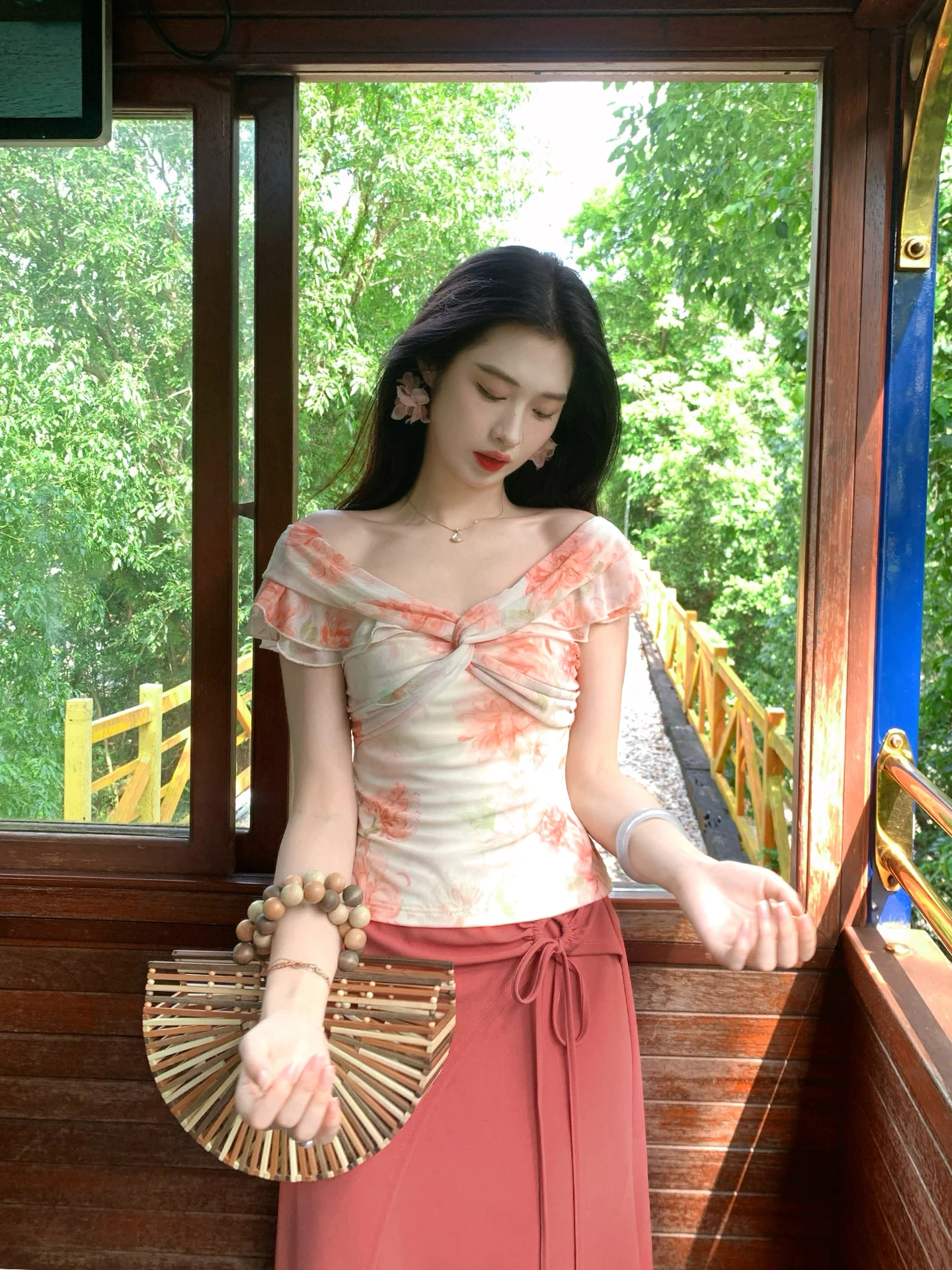 Summer Floral Tie V-Neck Short Sleeve Knitted T-Shirt Women's Train Pattern Casual Top by Ling Xian Zhi He French Style Slim Fit