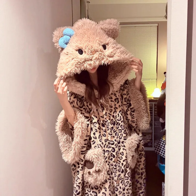 

Cartoon Hello Kitty hooded coral velvet nightgown Kawaii thickened warm and comfortable cloak home clothes holiday gift