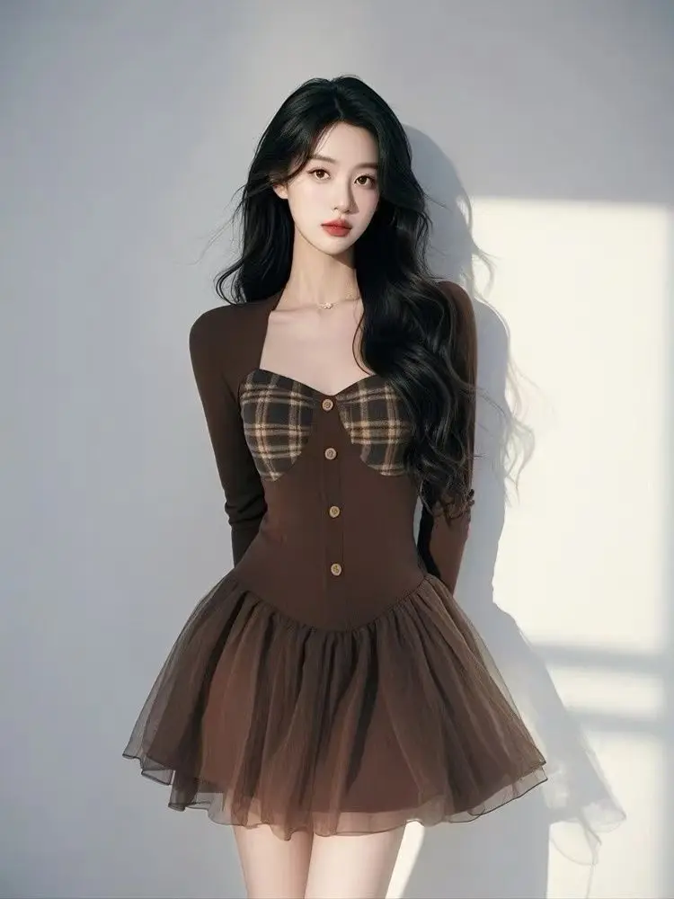 2025 printemps tempérament col carré pull maille épissage marron polyvalent robe élégante