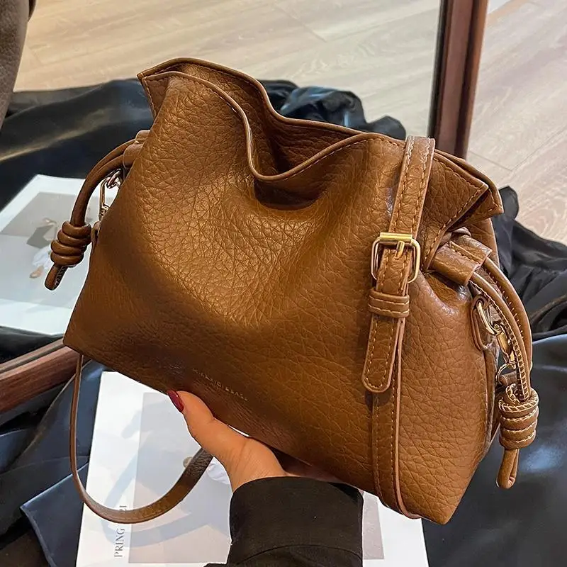 

Large Capacity Bag Female Autumn New Fashion Niche Design Single Shoulder Crossbody Bag Explosion Pleated Bucket Bag