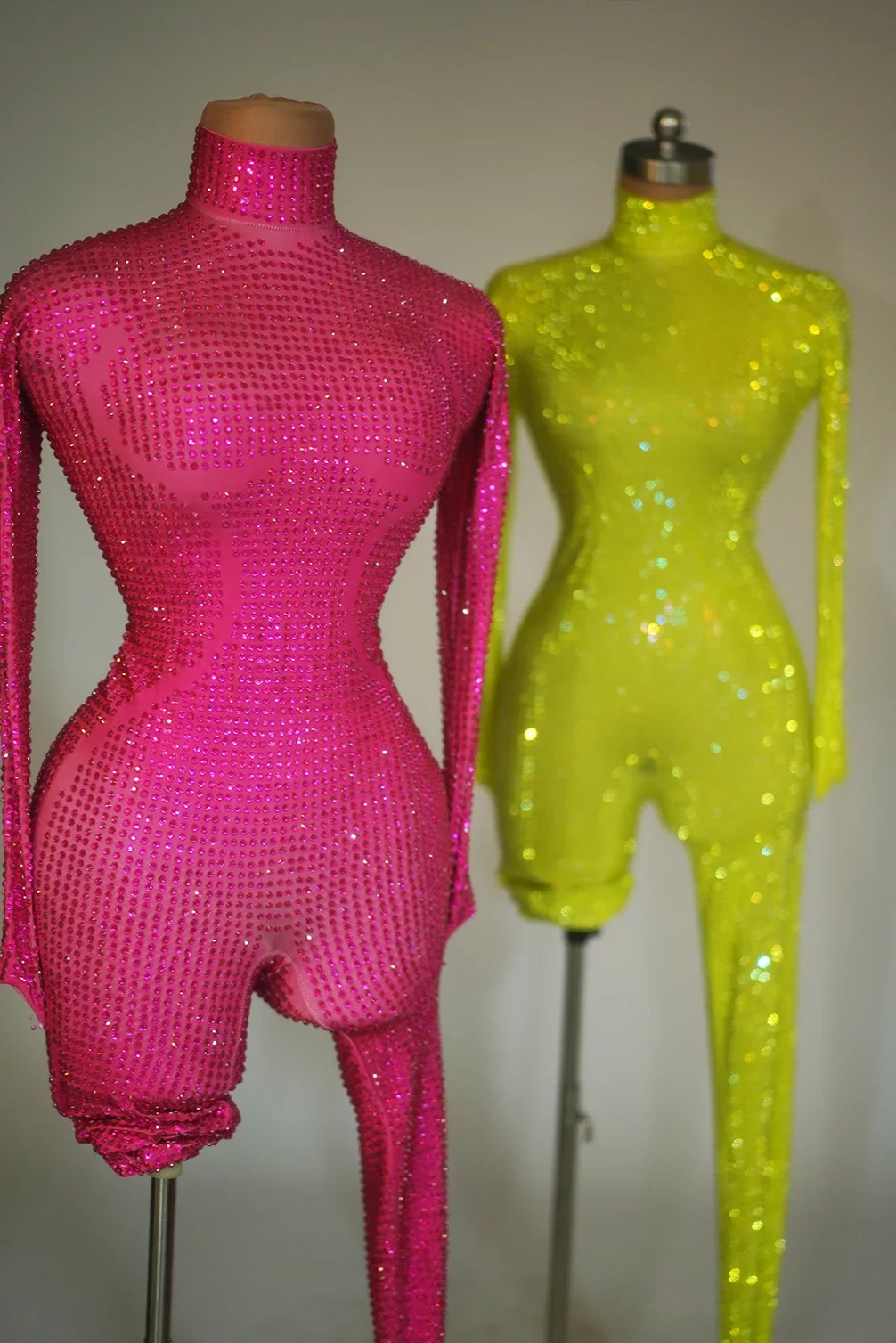 Lussuosa tuta di strass per le donne Costume da ballo Sexy elasticizzato Performance Nightclub Singer Show Stage Wear