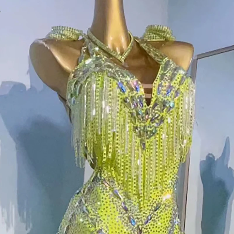 

Женский высококачественный костюм для соревнований по латинским танцам, блестящий цветочный костюм с бриллиантами, костюм для ча-ча, костюм со стразами