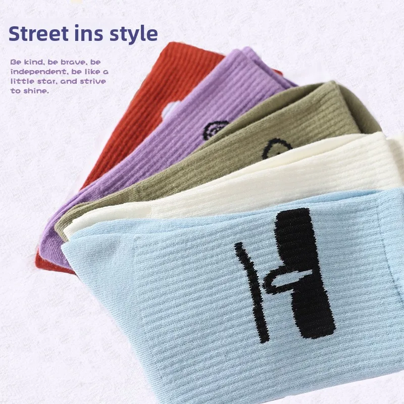 مضحك الكرتون الجوارب النساء الكورية نمط منتصف العجل الجوارب الخريف تصميم جديد غريب الأطوار طباعة للجنسين طاقم الجوارب لملابس الحرم الجامعي في سن المراهقة