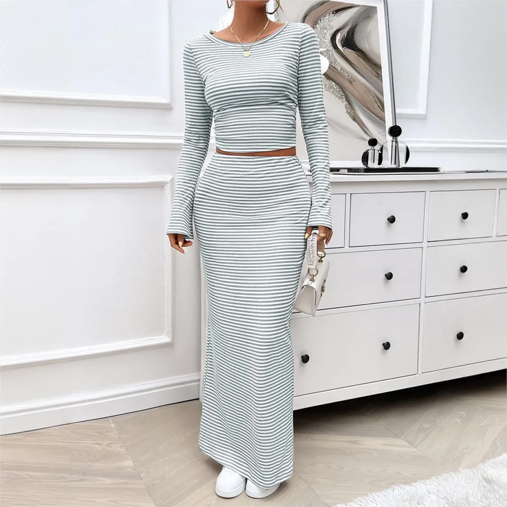 Women's 2-piece Temperament Casual Contrasting Color Horizontal Striped Knitted Long Sleeved Autumn/Winter Skirt Set