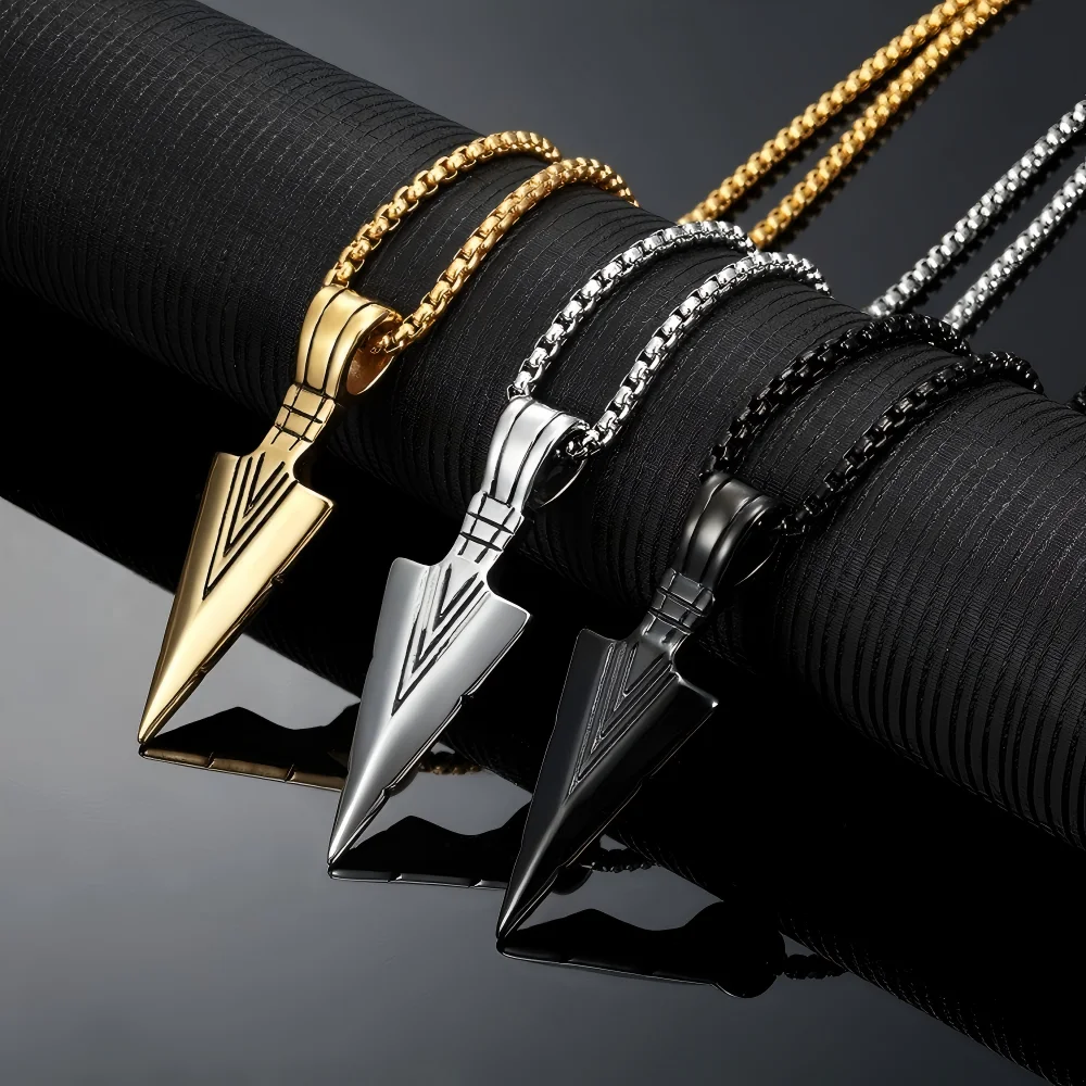 Stylish Men's Triangular Spearhead Necklace – Vintage Metal Arrow Pendant with Pearl Chain