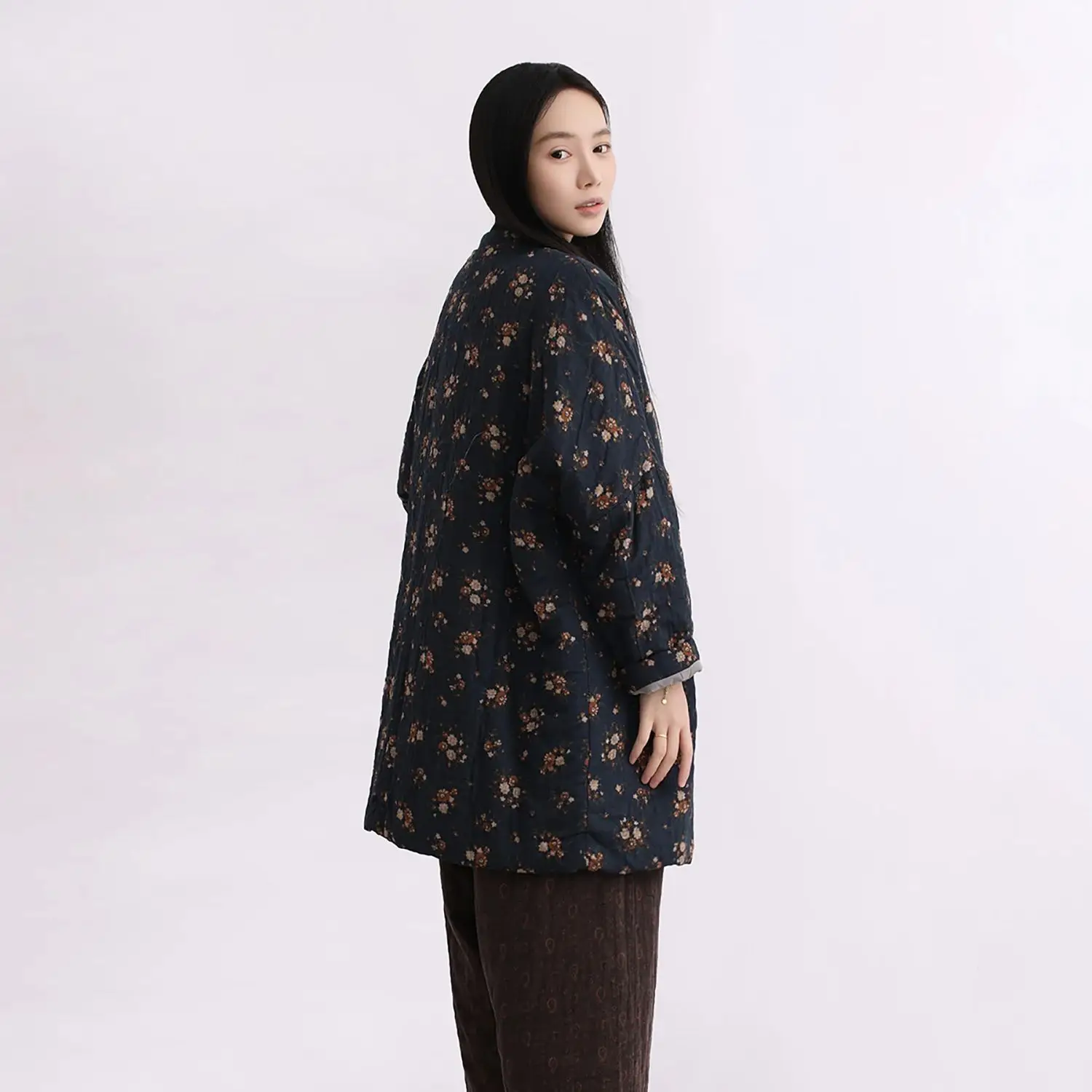 Kurtka zimowa LZJN, midi, w kwiaty, ocieplana bawełną – nowa, w stylu chińskim, ciepła, luźna, ze stójką, zapinana na guziki typu frog, postarzana.