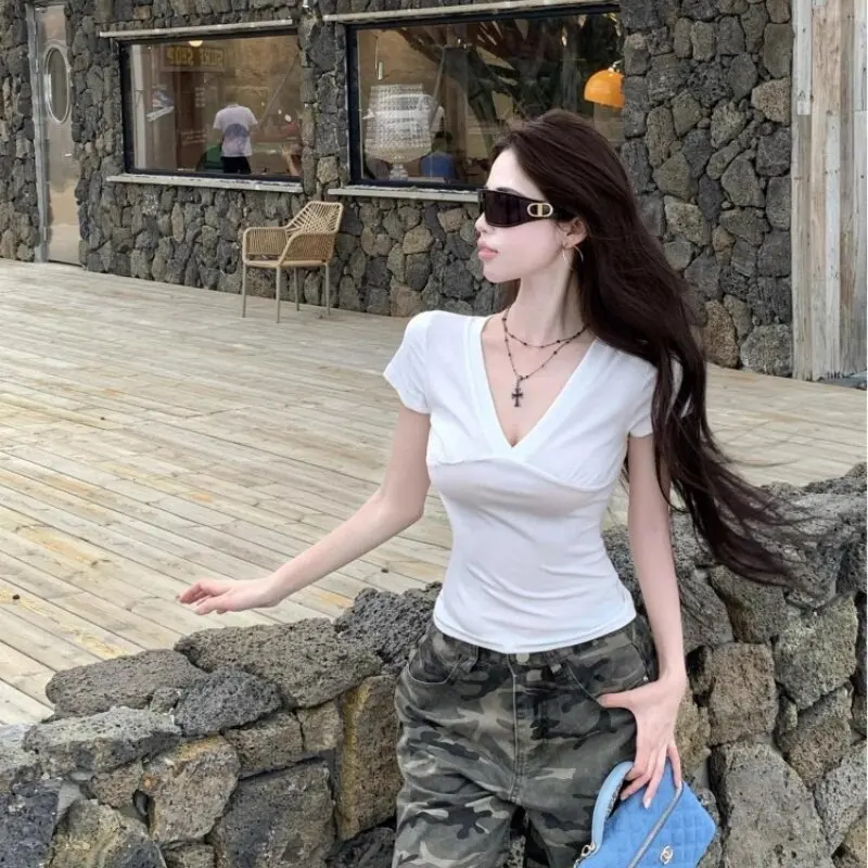 White V-Neck Slim Fit Short Sleeve T-Shirt Women's 2026 New Summer Design Unique Beautiful Waist-Cut Small Top Casual Style