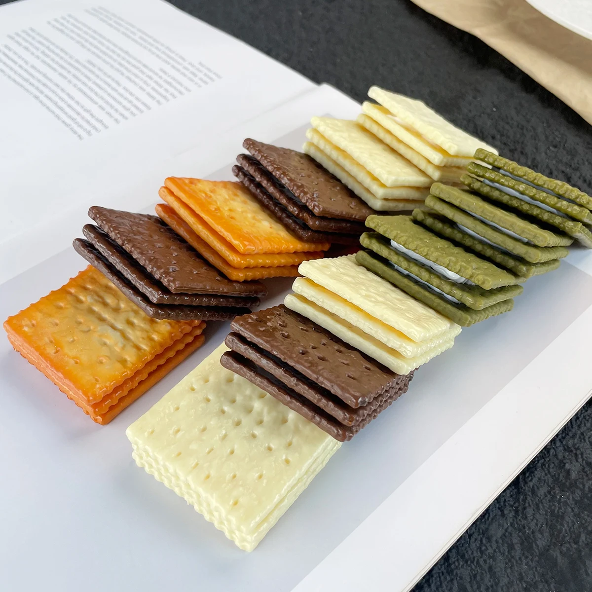 1/3/5 Uds. Galletas postizas cuadradas de 2x2 pulgadas espuma de simulación de Triple capa decoración del hogar regalo de broma-realistic comida falsa Prop Candy Cooky