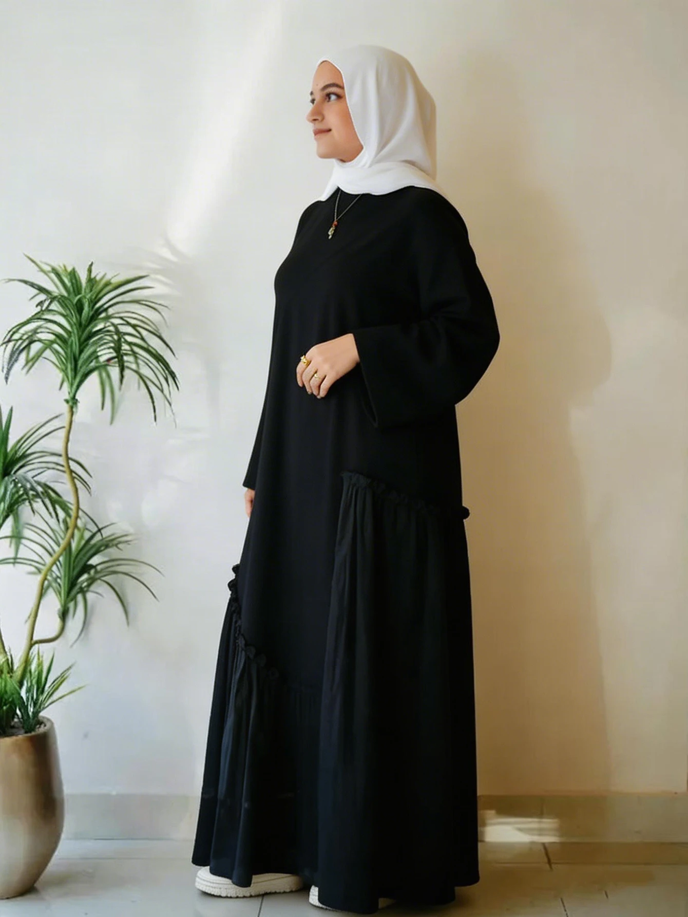 Modisches, locker geschnittenes, elegantes, schwarzes, langärmeliges, einfarbiges, plissiertes, arabisches Kleid für Damen – Detail 2
