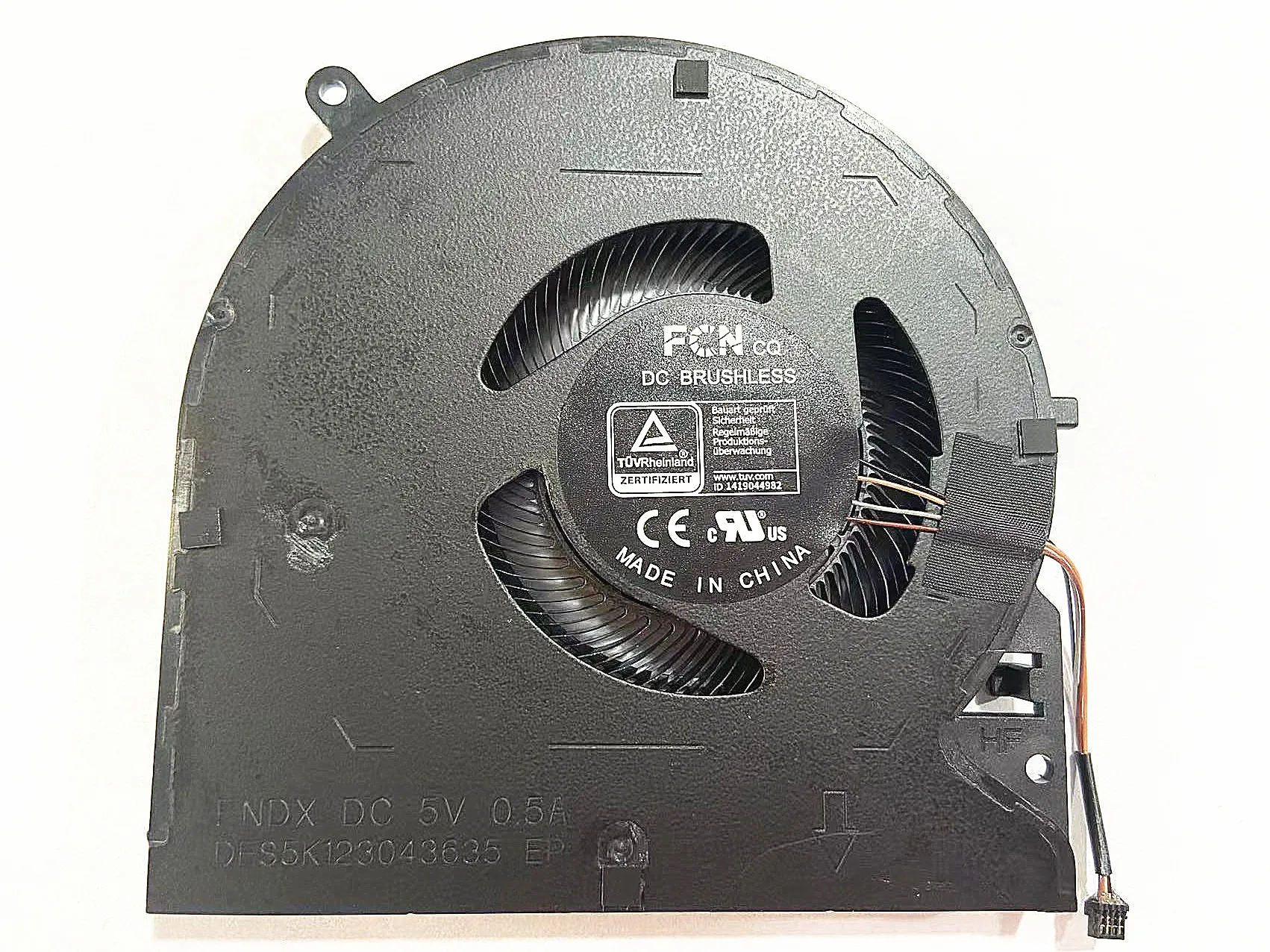 Freight free applicable to the new thunder snake spirit blade 15 rz09-0301 02385 028803130367 single CPU fan notebook fan