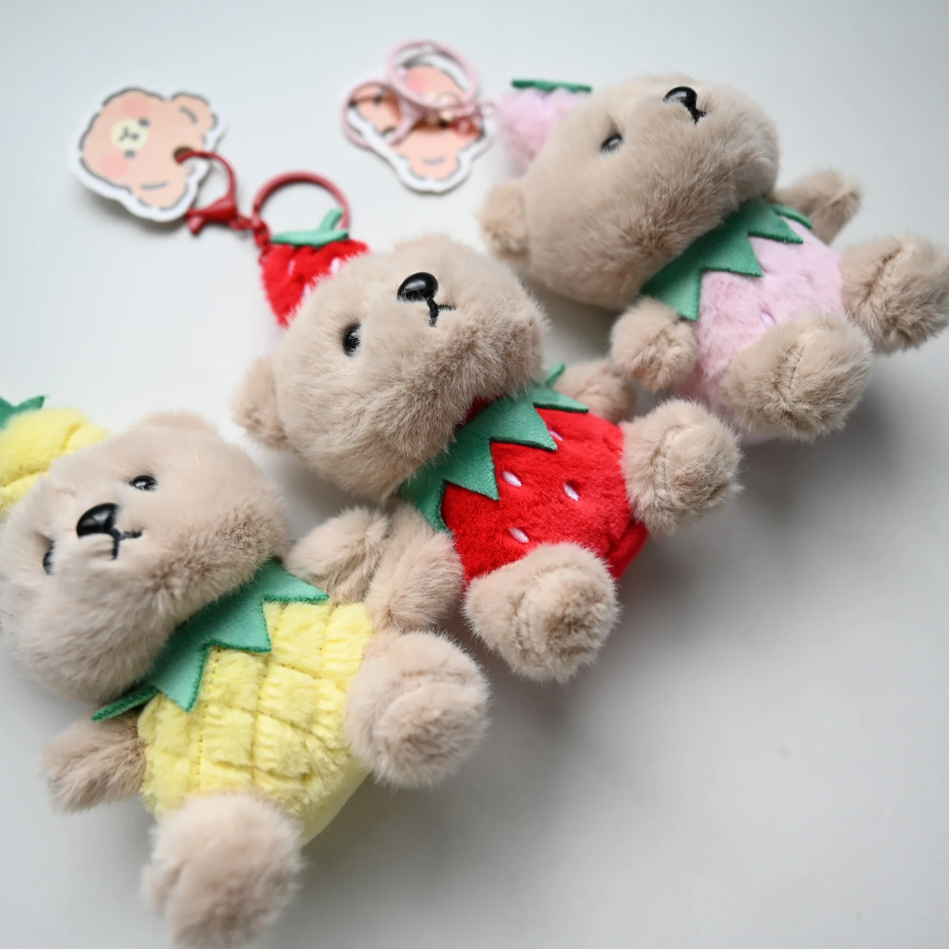 Novo chaveiro de pelúcia com pingente de estatueta de urso de frutas - lindo urso e estatueta em forma de abacaxi para bolsas, como presente.