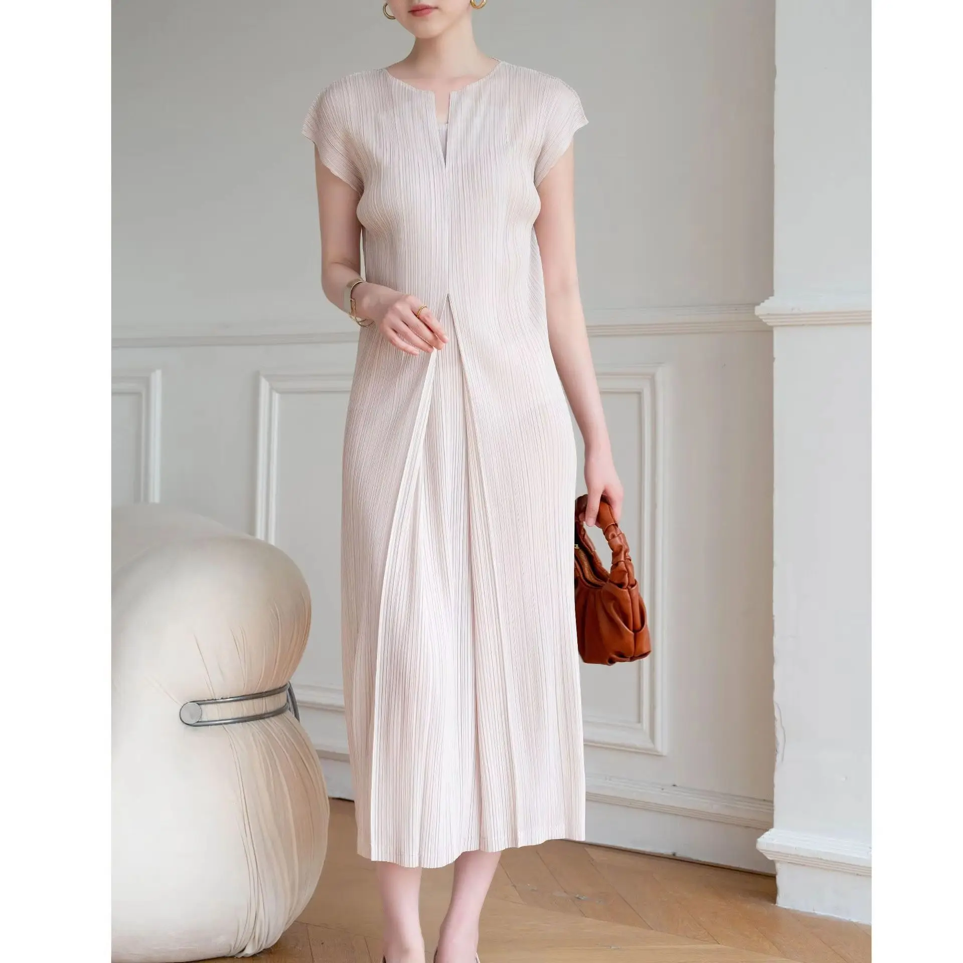 

Miyake Summer New 2025 Solid Color Pleated Pleated Niche Fresh Pleats Fashion Women Plisse Elegant Temperament Commuter Dress