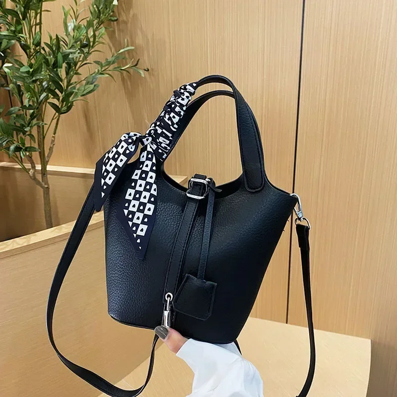 

2025 Trendy PU Leather Bucket Bag for Women | Lightweight Adjustable Shoulder Bag | Zipper Pocket for Work/Travel/Daily