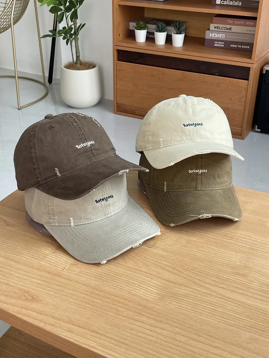 Wide-brimmed baseball cap for women, soft-top sun visor for men, perfect for travel and keeping your face looking slimmer