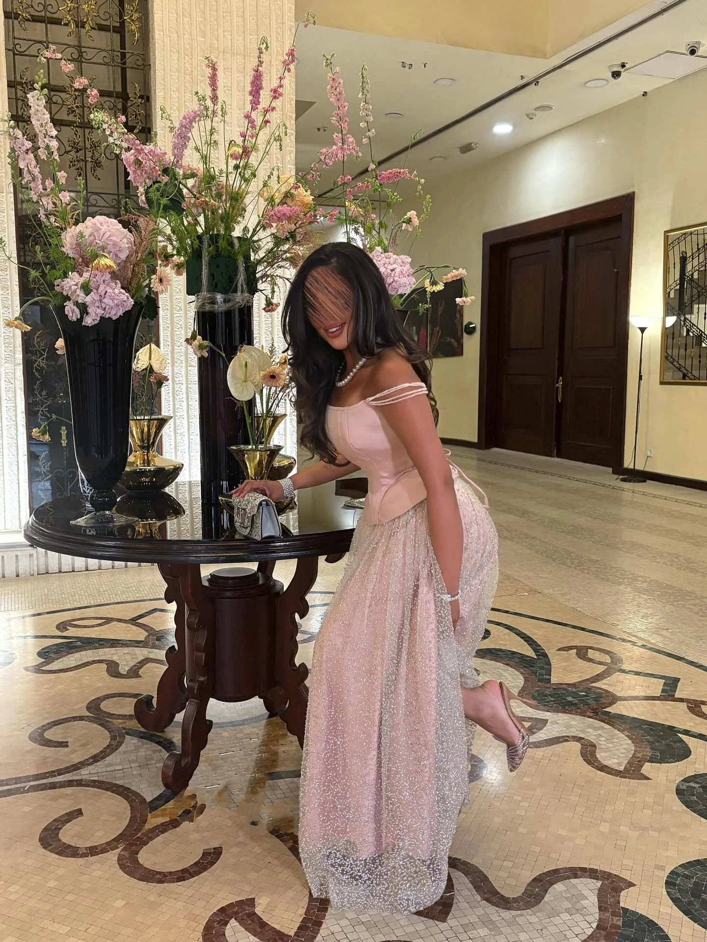 Meetlove-vestidos de graduación sin mangas, color rosa, personalizados, con hombros descubiertos, línea A, lentejuelas, largo hasta el suelo, sin mangas, satén brillante, noche