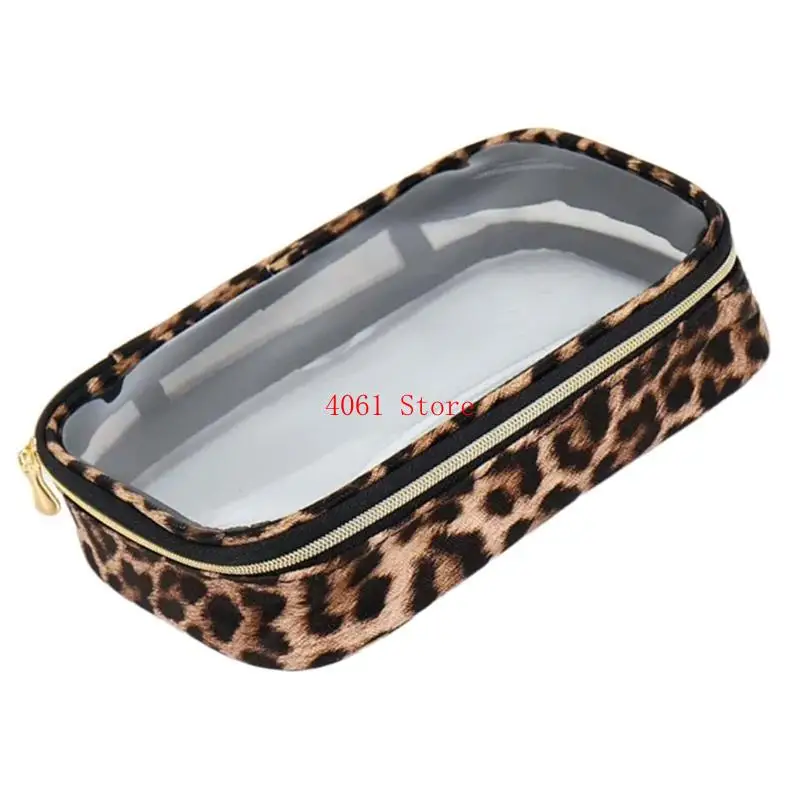 

Практичная и водонепроницаемая сумка для хранения косметики. Вместительные внутренние косметички для удобного хранения средств.