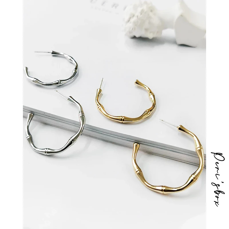 Peri\'sBox C Shape Geometric Bamboo Earrings Textured Medium Hoop Earrings for Women Minimalist Brass Gold Color Earrings Fashion