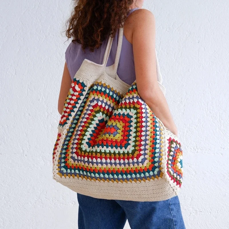 Handmade crochet beach bag with beautiful and fashionable colors, simple shoulder bag, women's inner lining handbag