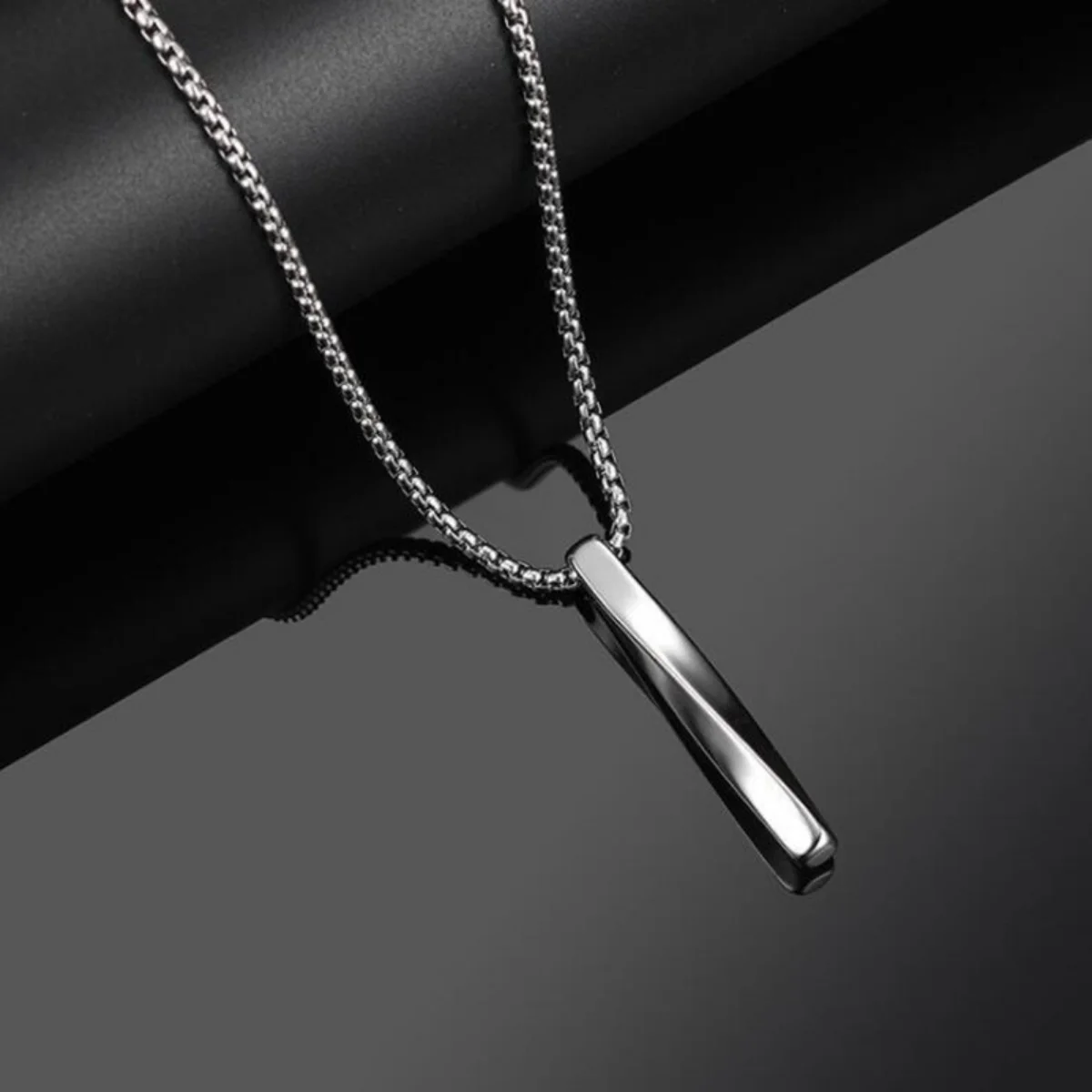 

Europe and AmericainsSimple fashion stainless steel pendant geometric necklace twisted necklace punk men and women accessories